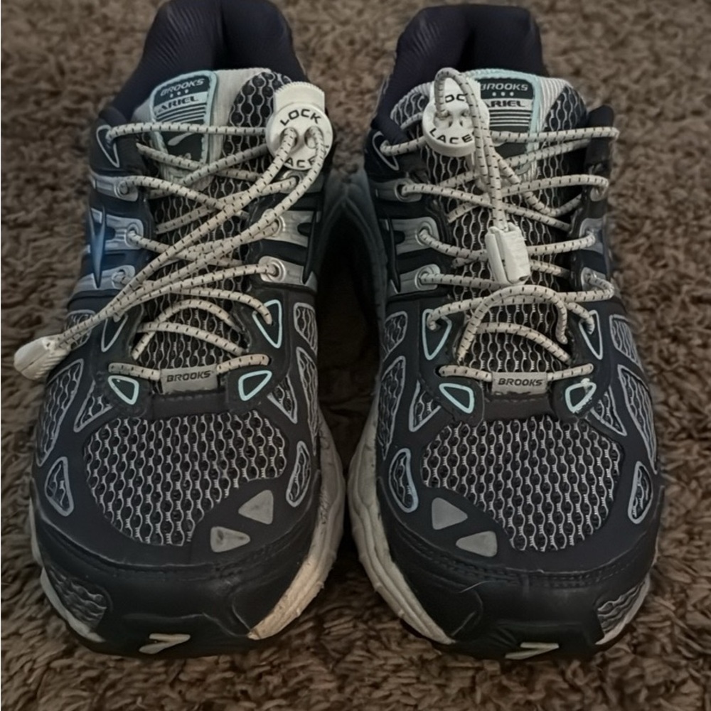 Brooks Women's Black and Gray Athletic Shoes
